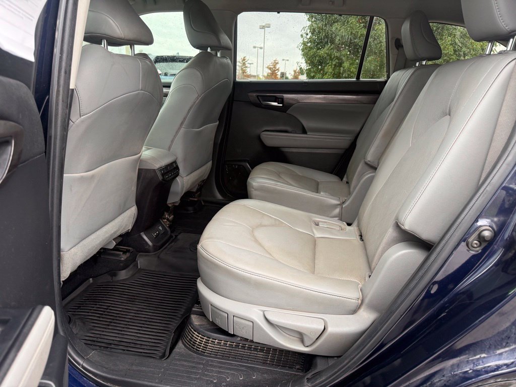 Used 2022 Toyota Highlander Platinum AWD/4WD image 21