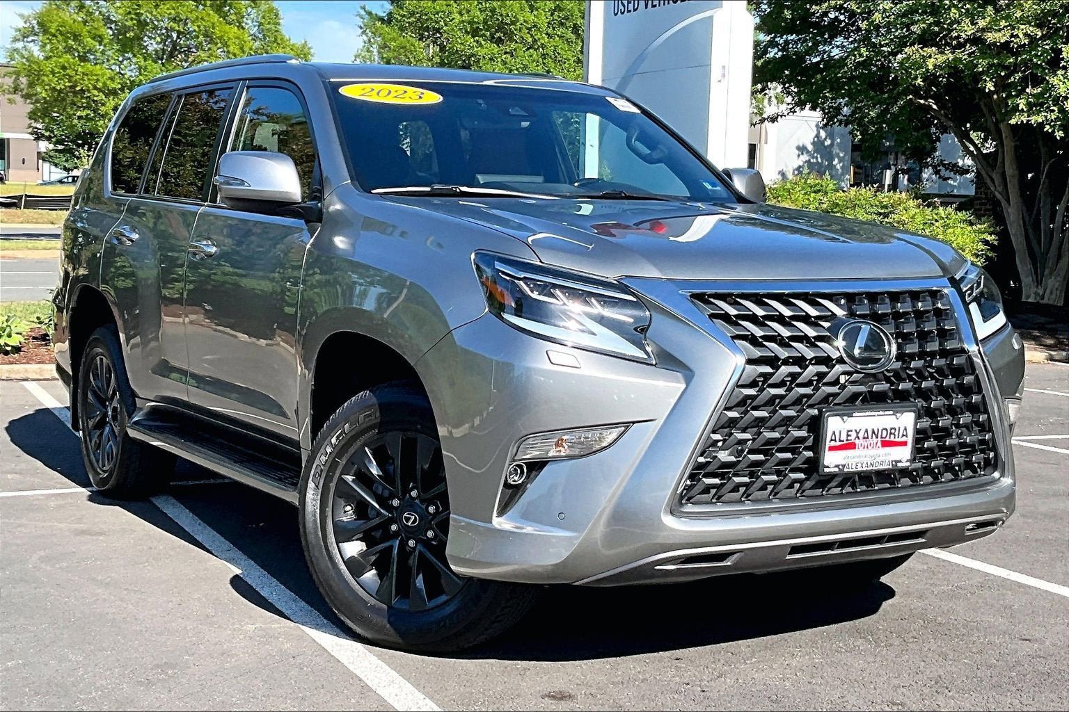 Used 2023 Lexus GX 460 Premium w/ Premium Package AWD/4WD image 2