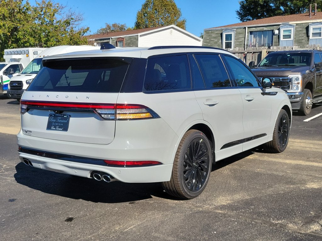 New 2027 Lincoln Aviator Reserve AWD/4WD image 4