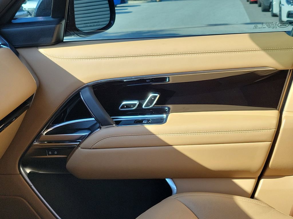 Used 2025 Land Rover Range Rover Long Wheelbase SE image 23