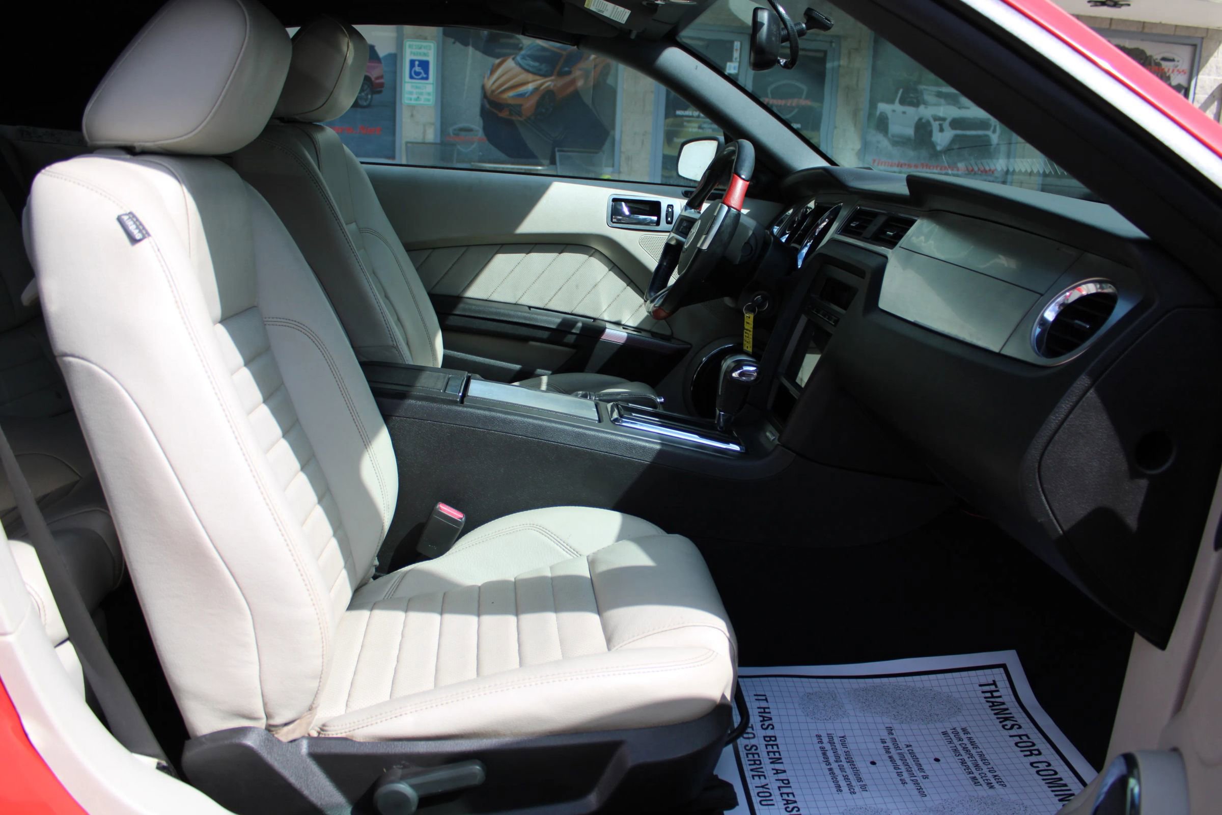 Used 2010 Ford Mustang Convertible image 19