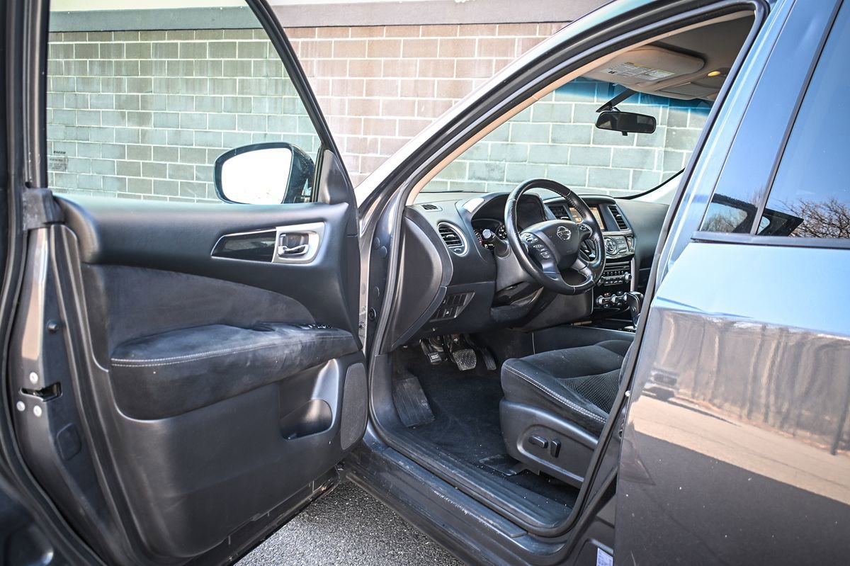 Used 2013 Nissan Pathfinder SV image 7