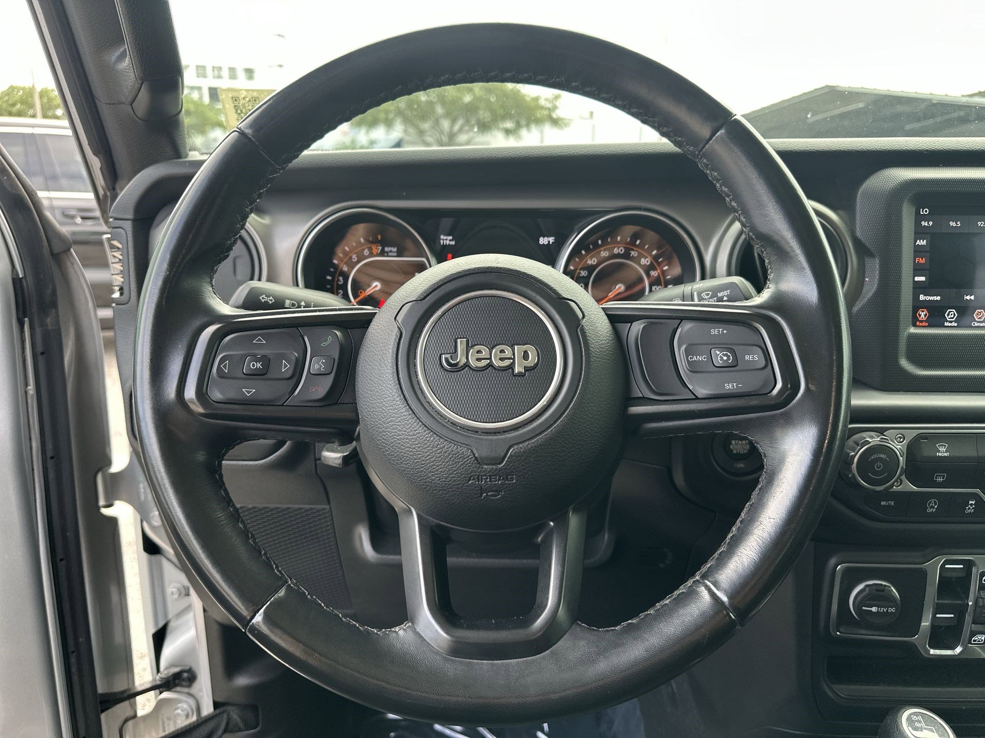 Used 2022 Jeep Gladiator Sport AWD/4WD image 11
