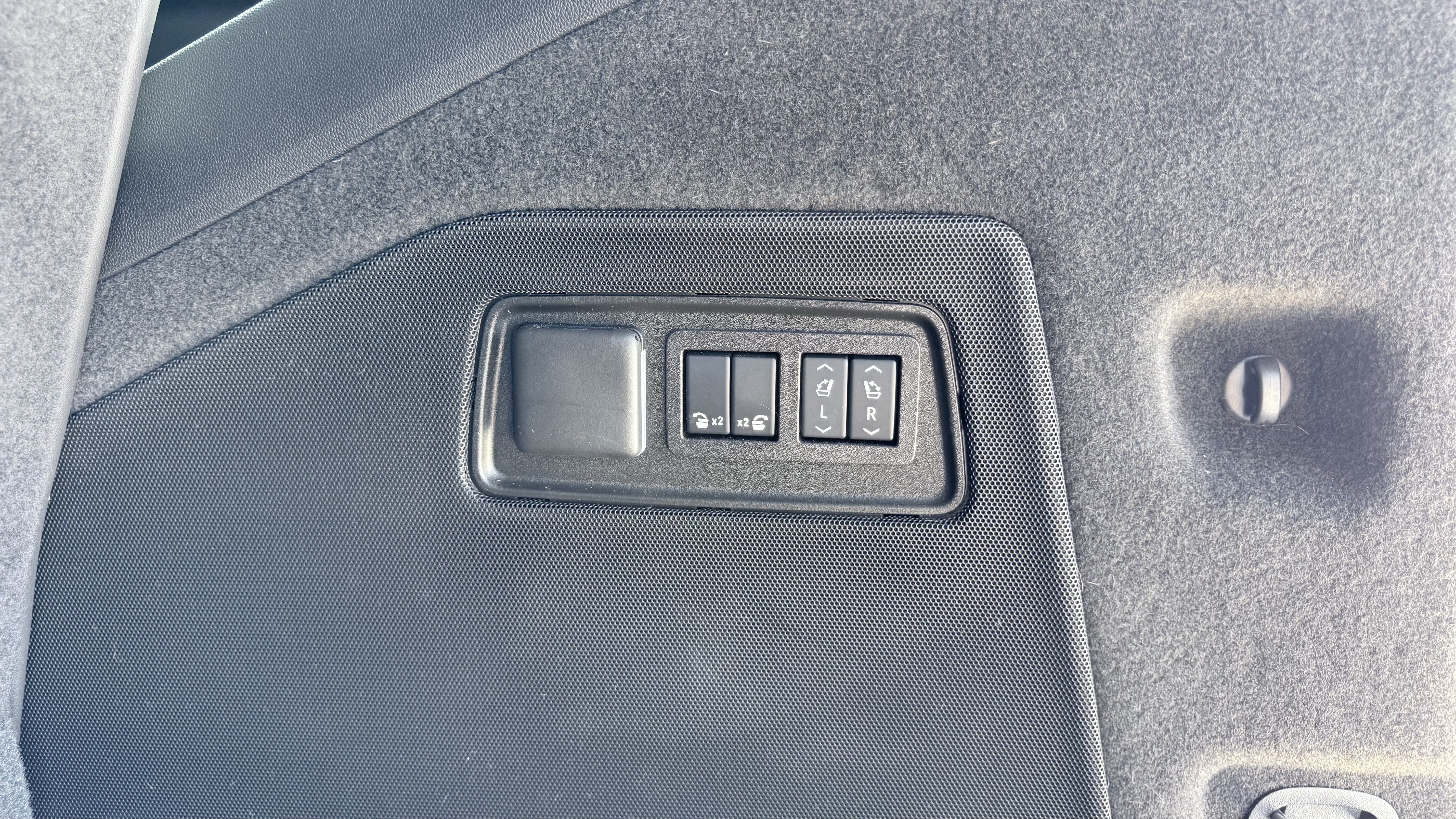 Used 2024 Cadillac Escalade Premium Luxury w/ Performance Package AWD/4WD image 26