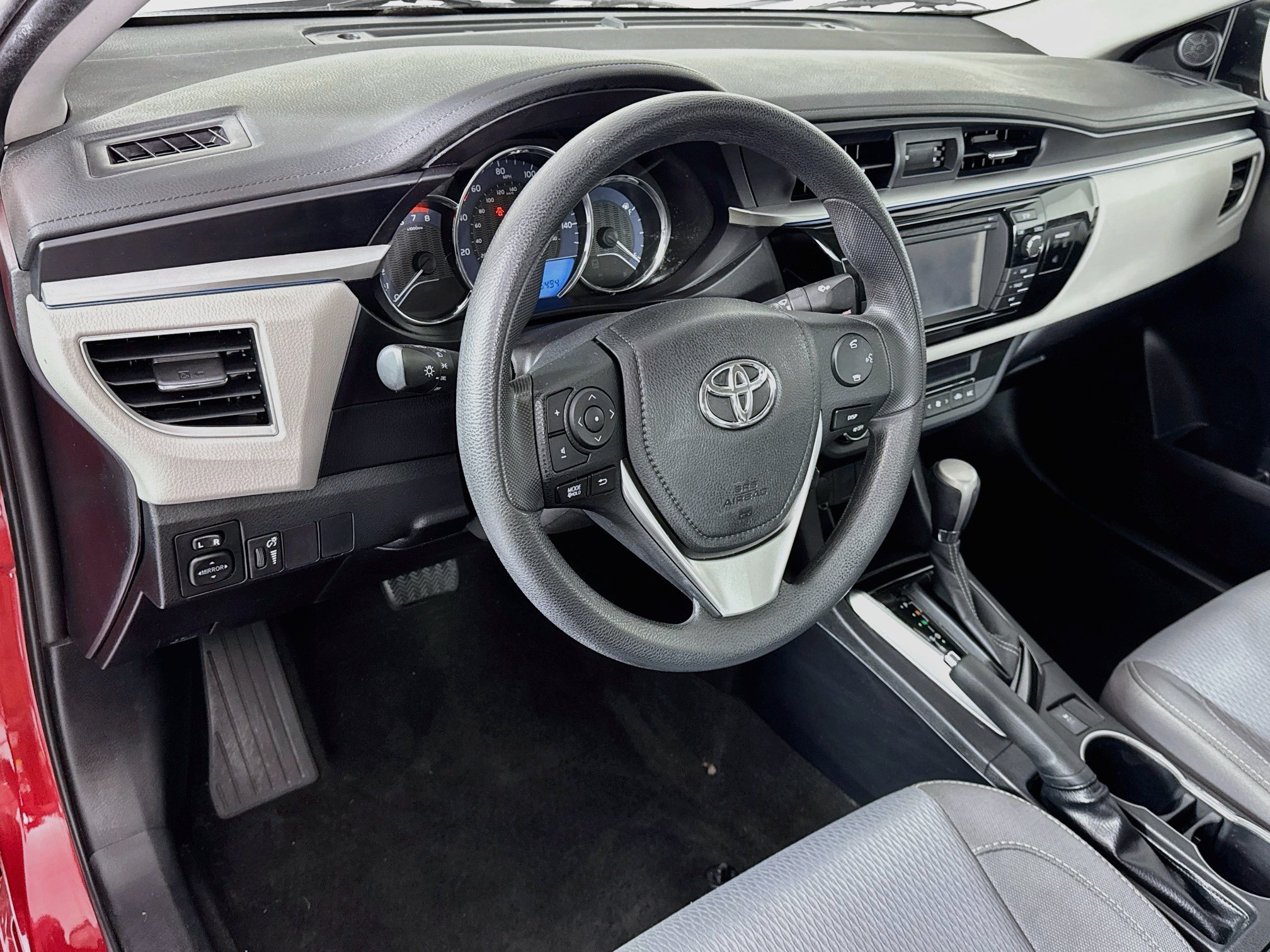 Used 2016 Toyota Corolla LE FWD image 9