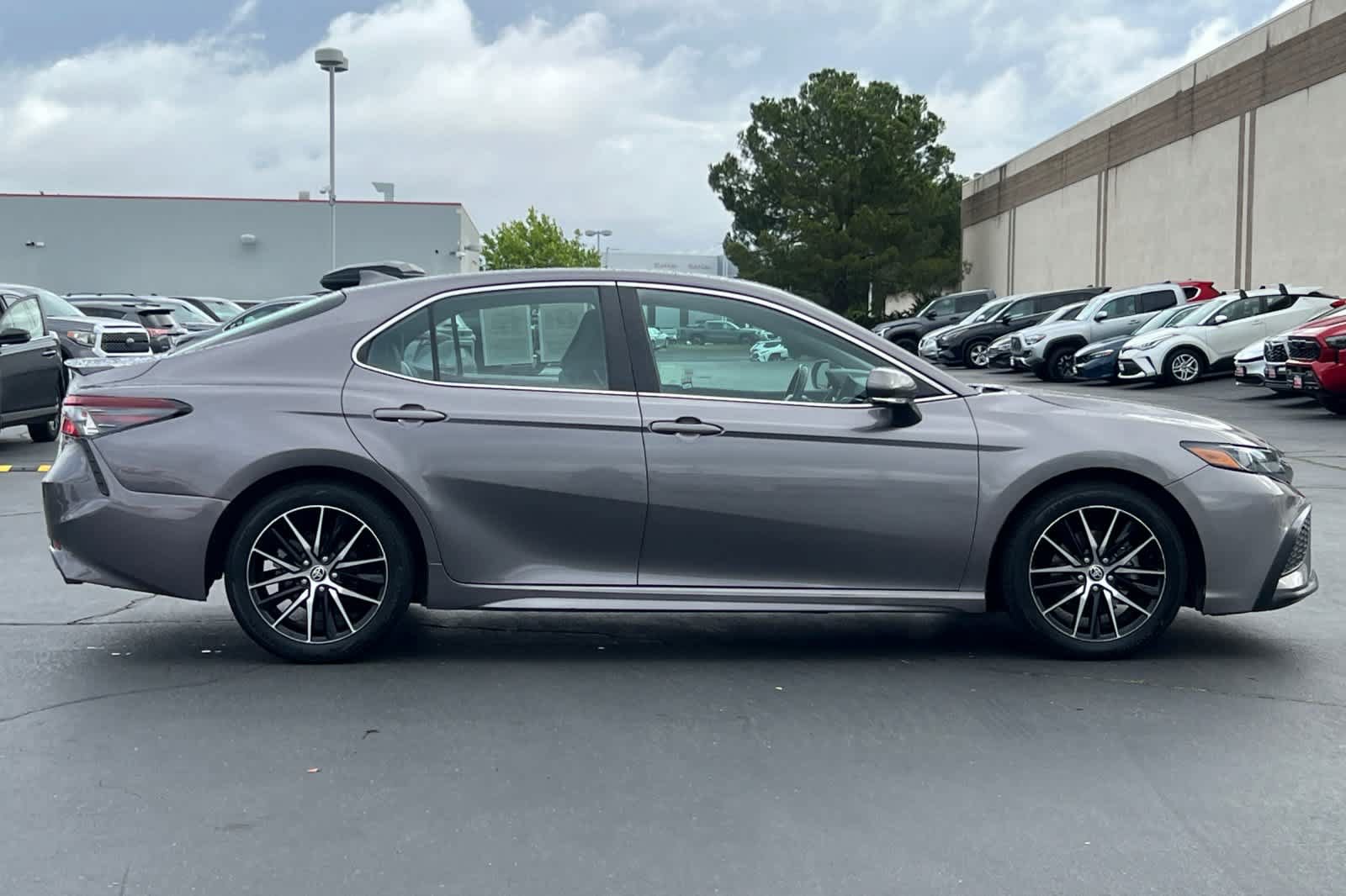 Certified 2022 Toyota Camry SE FWD image 6