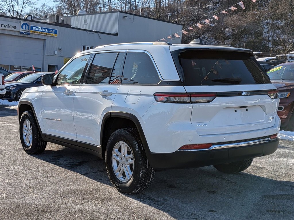 Used 2024 Jeep Grand Cherokee Laredo image 9