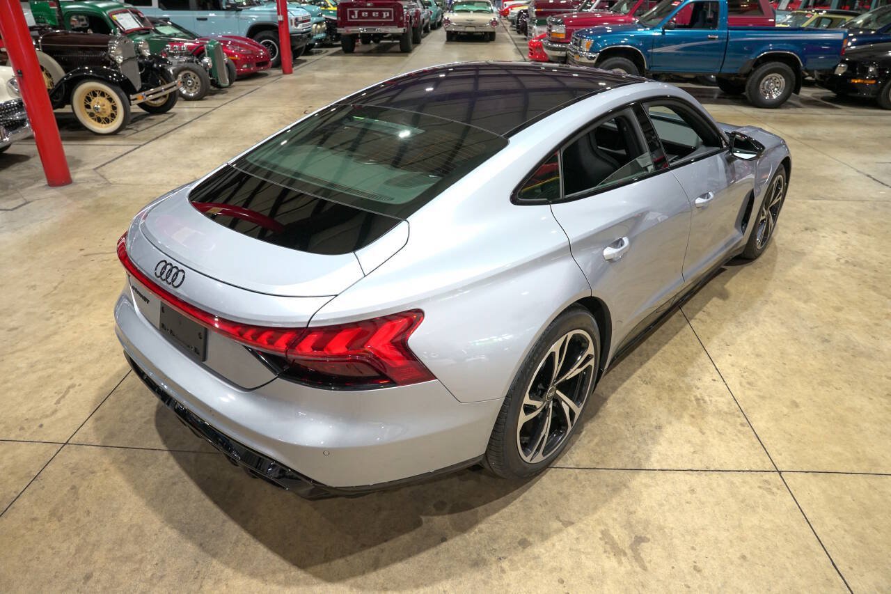Used 2022 Audi e-tron GT Premium Plus w/ Performance Package AWD/4WD image 17