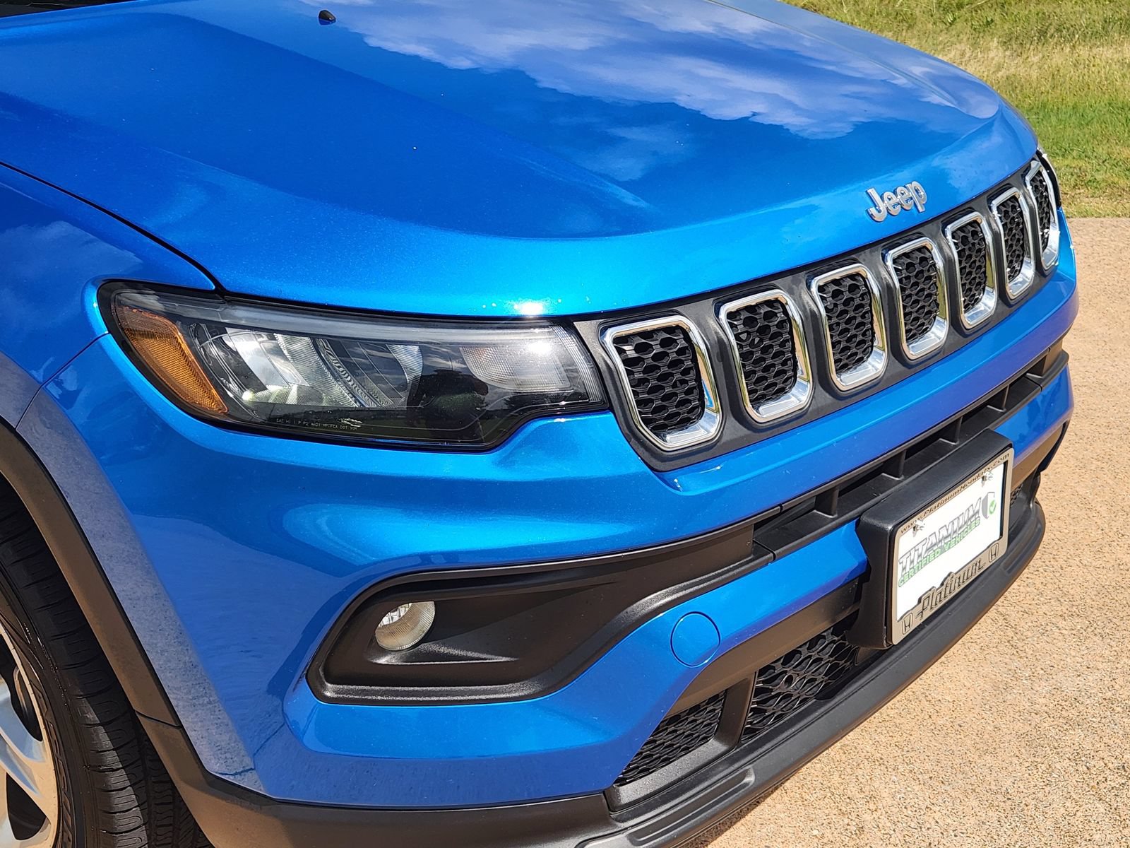 Used 2024 Jeep Compass Latitude AWD/4WD image 12