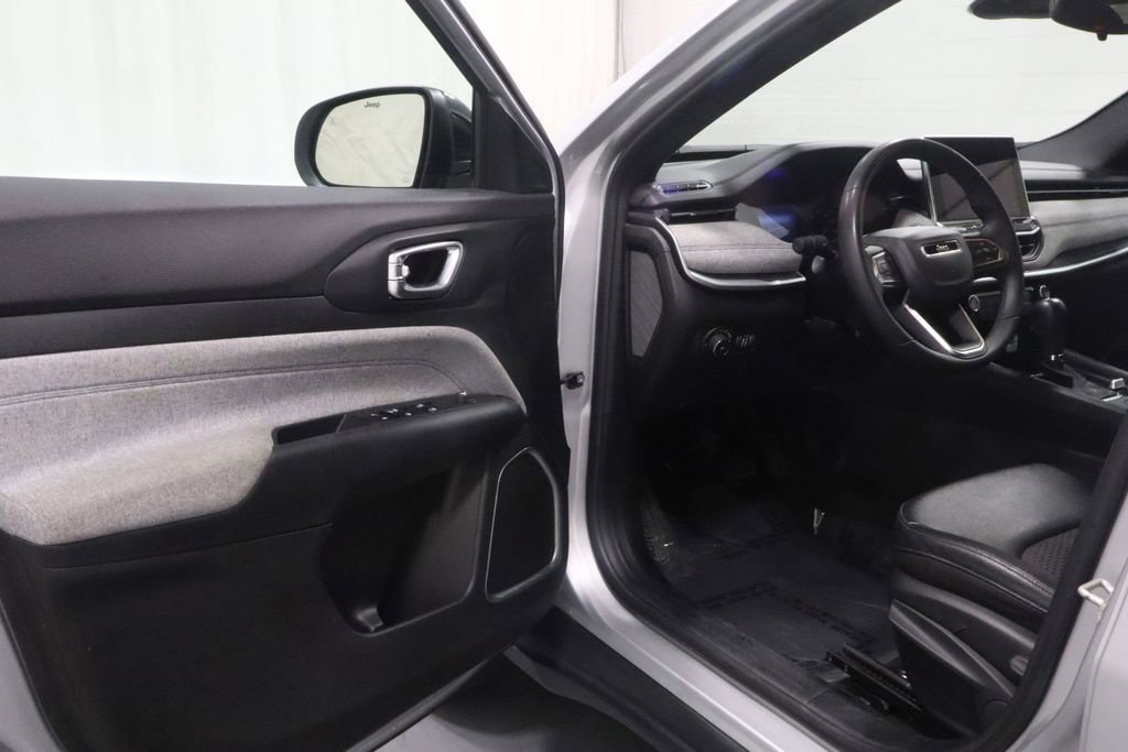 Certified 2024 Jeep Compass Latitude AWD/4WD image 8