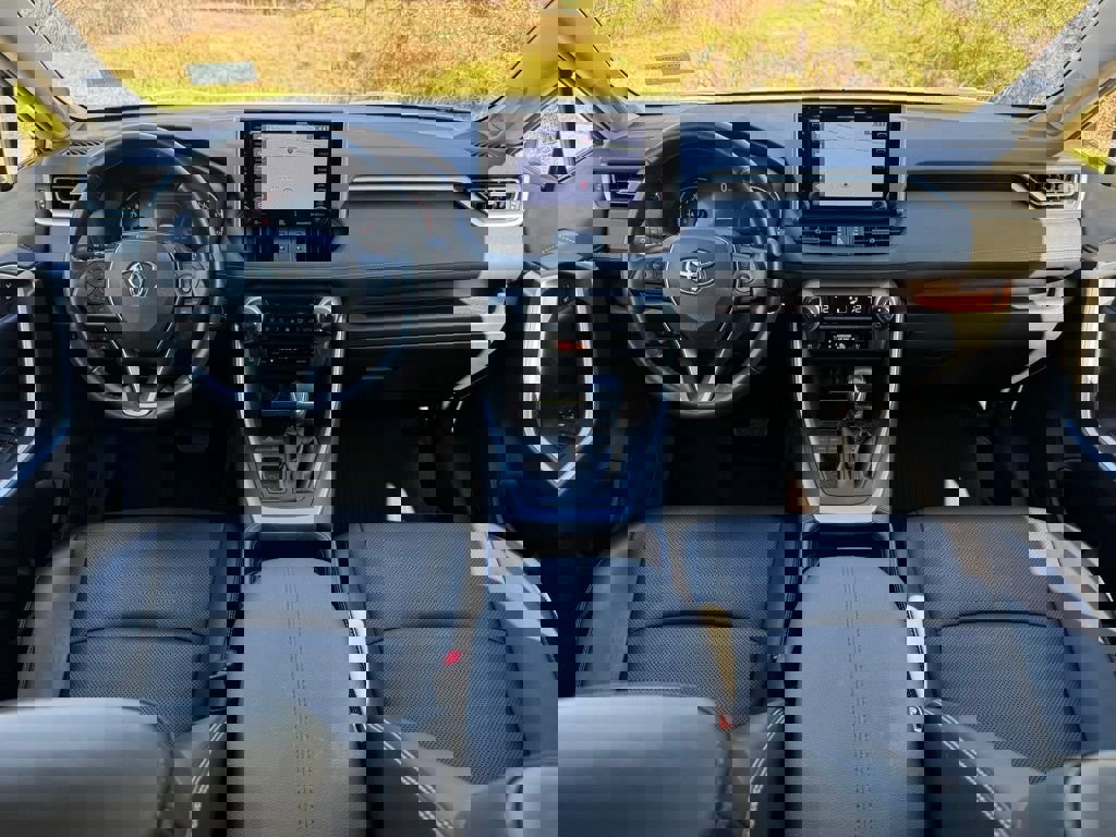 Used 2021 Toyota RAV4 Limited image 29