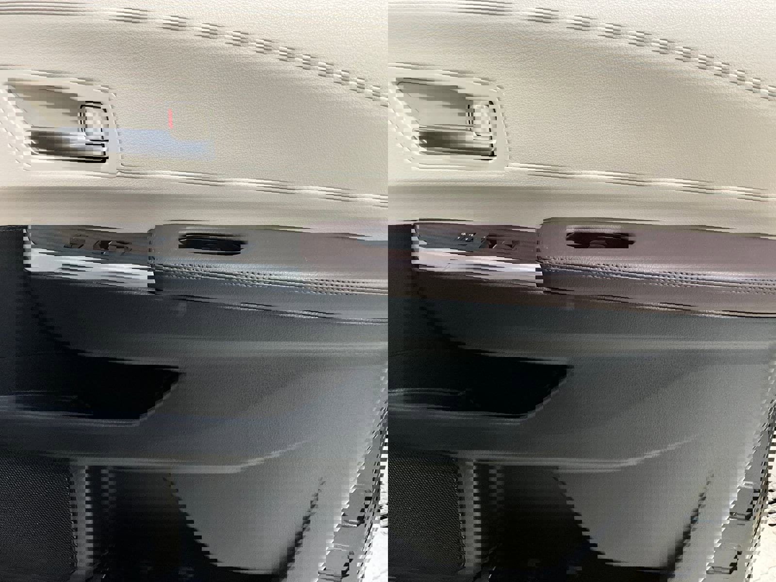 Used 2021 Toyota Sienna Limited image 20