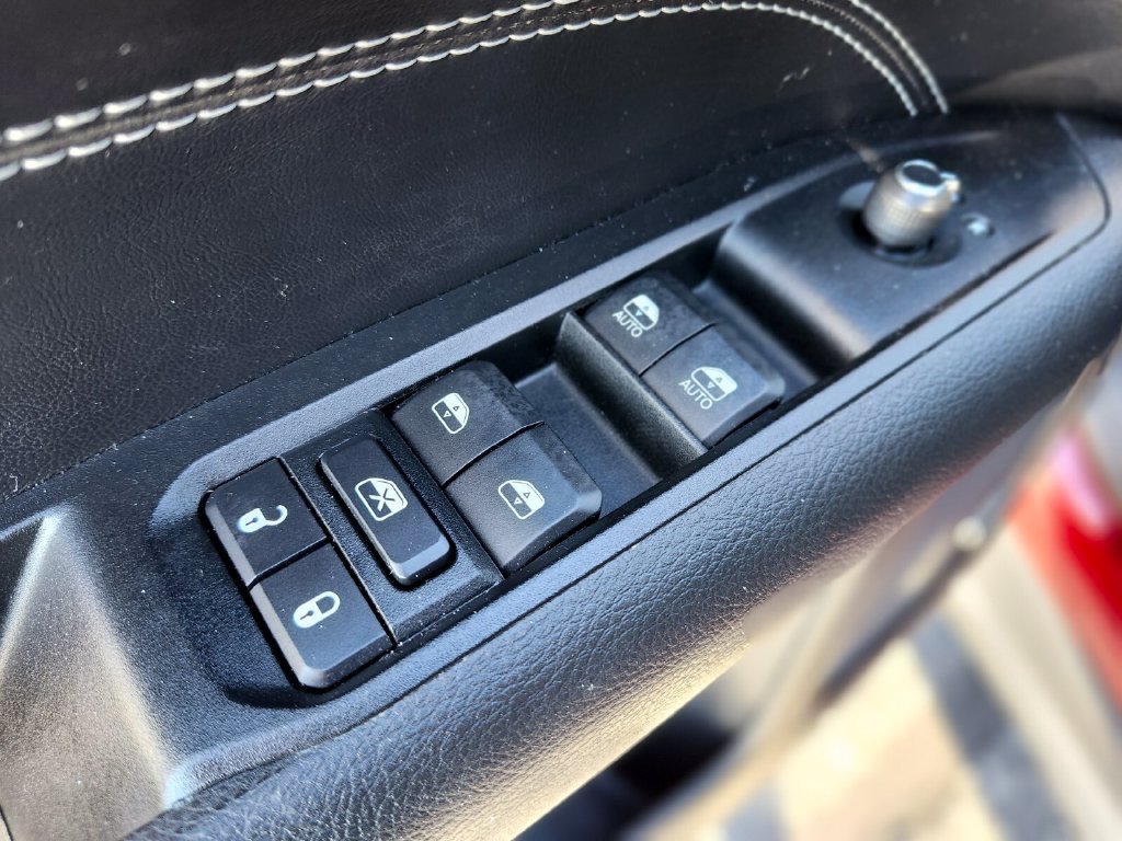 Used 2022 Jeep Compass Latitude w/ Sun and Sound Group AWD/4WD image 17