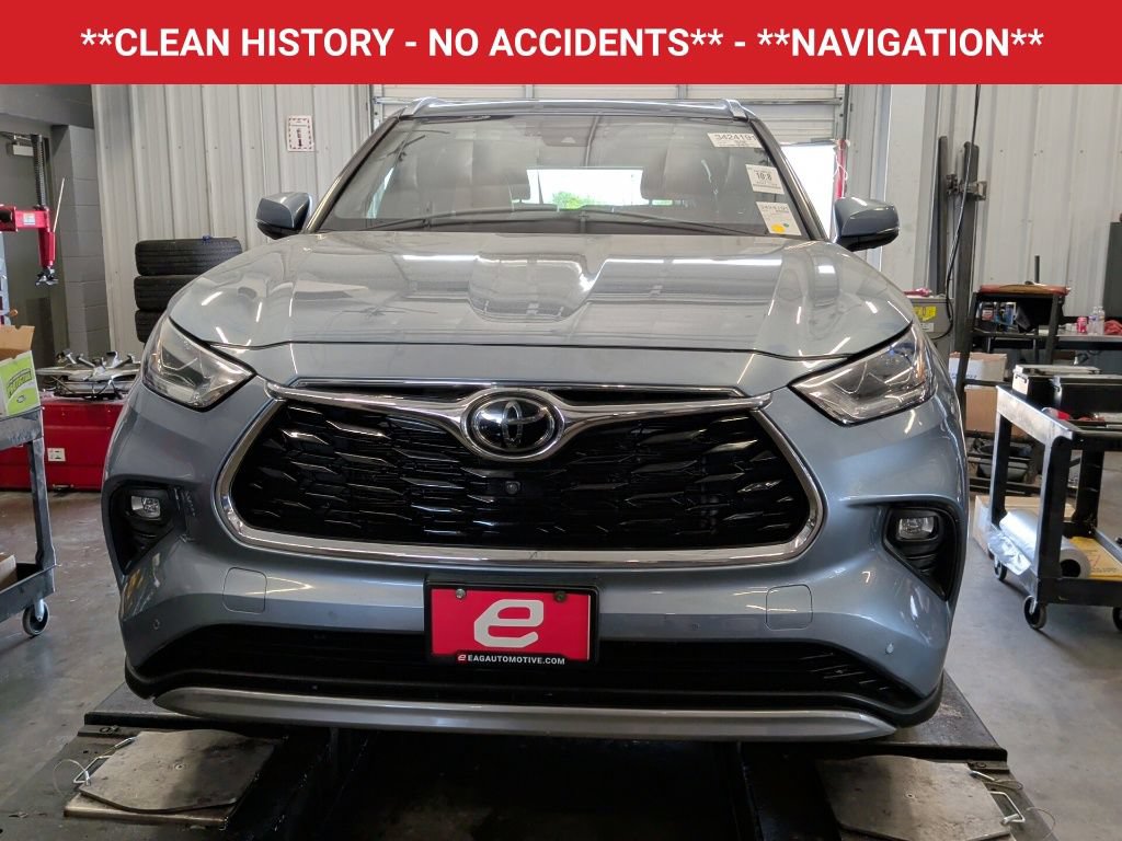Used 2022 Toyota Highlander Platinum AWD/4WD image 2