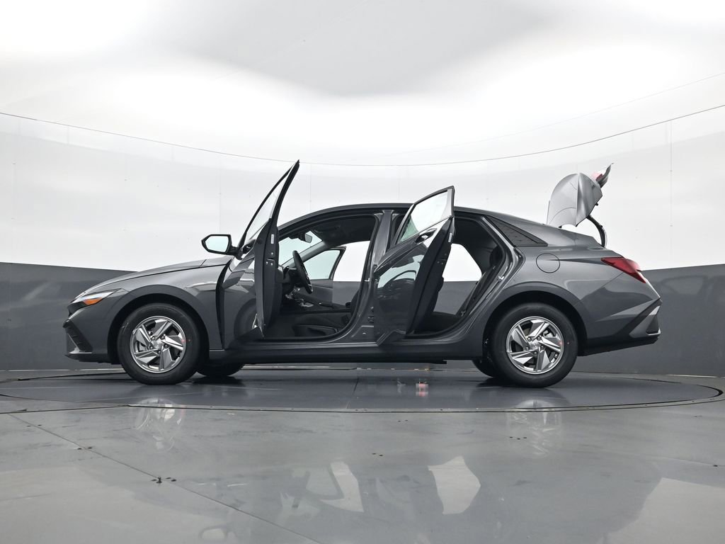New 2026 Hyundai Elantra SE image 34