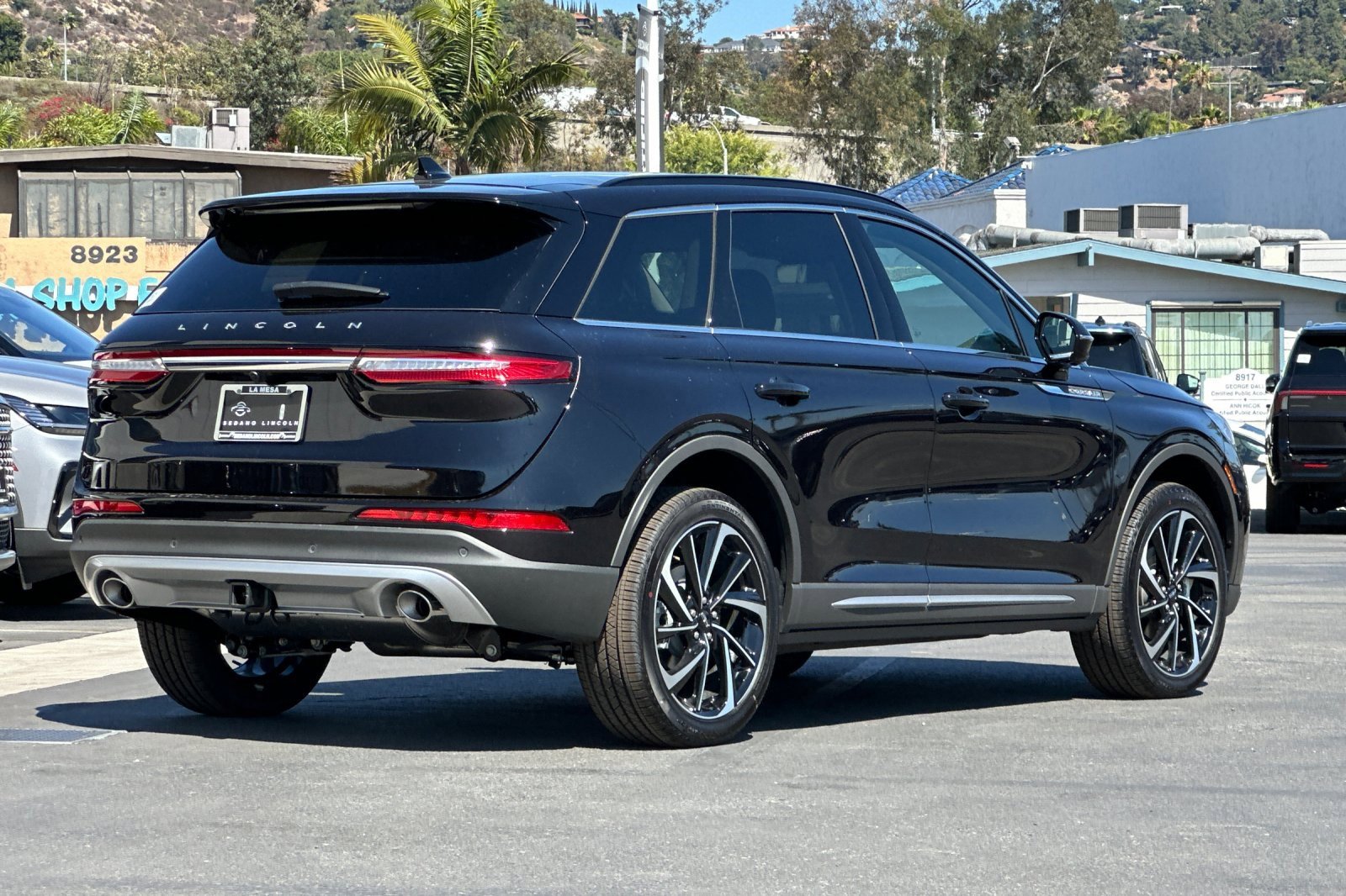 New 2025 Lincoln Corsair Reserve w/ Equipment Group 202A image 3