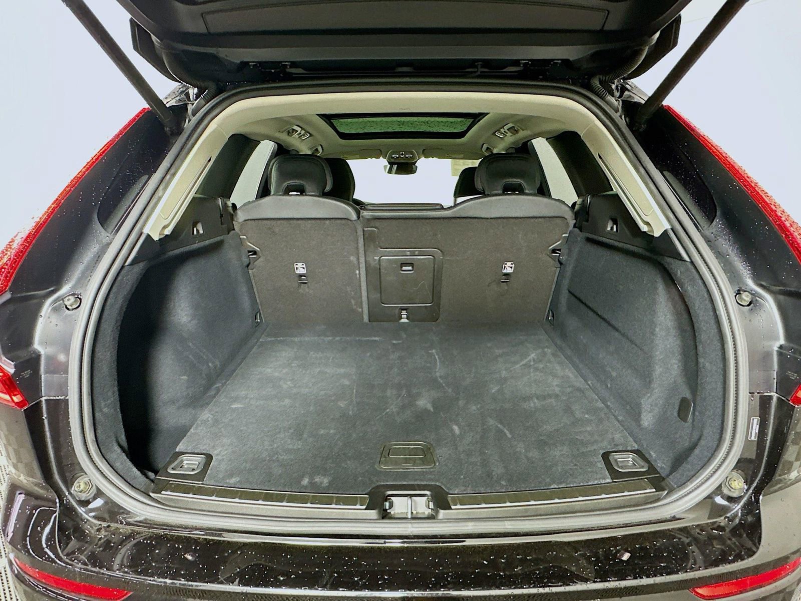 Used 2025 Volvo XC60 B5 Plus image 26