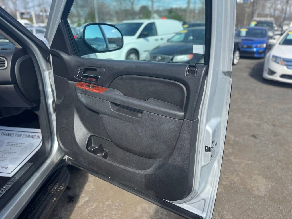 Used 2013 Chevrolet Avalanche LTZ image 20