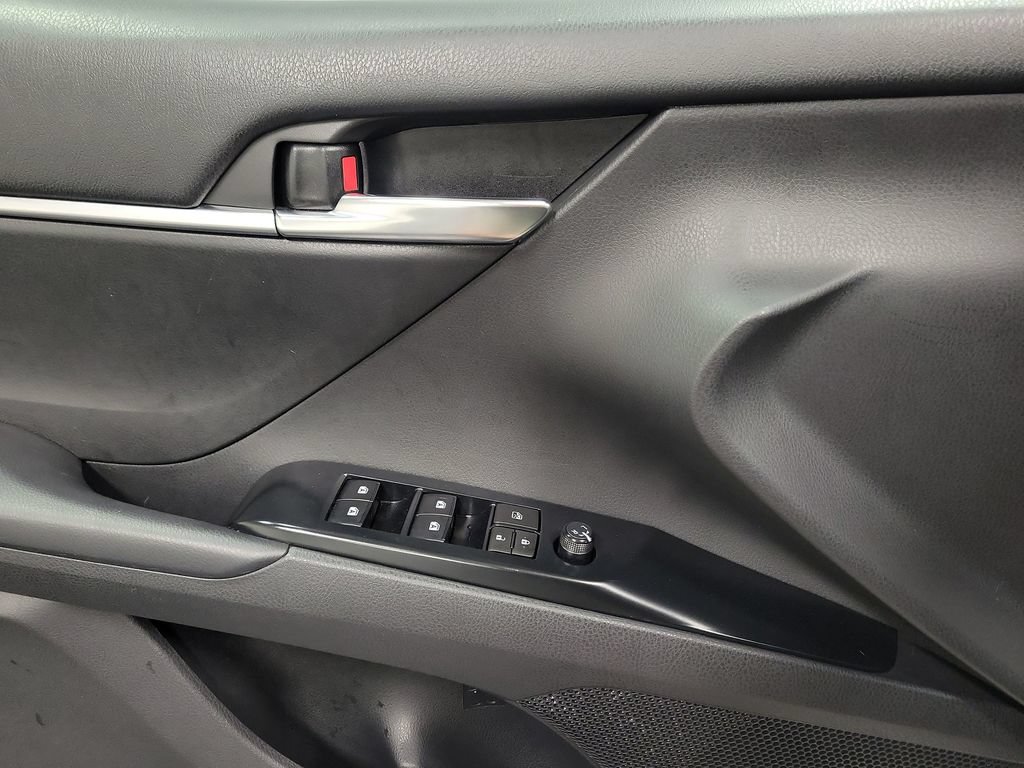 Used 2018 Toyota Camry LE FWD image 22