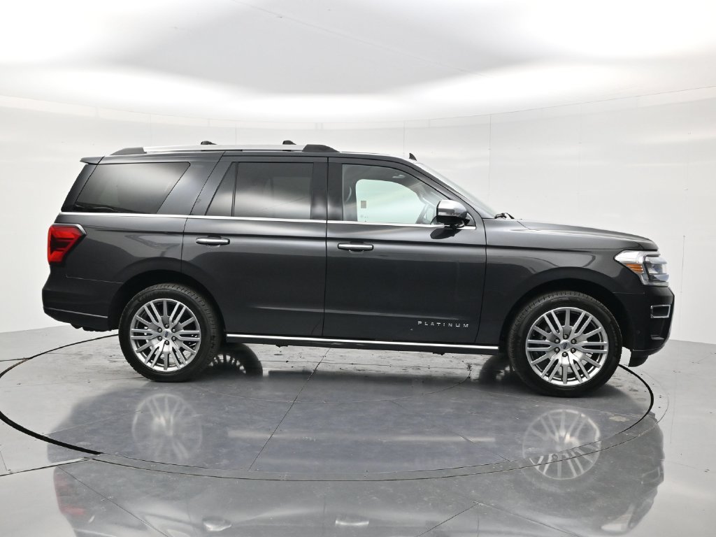 Used 2024 Ford Expedition Platinum AWD/4WD image 4