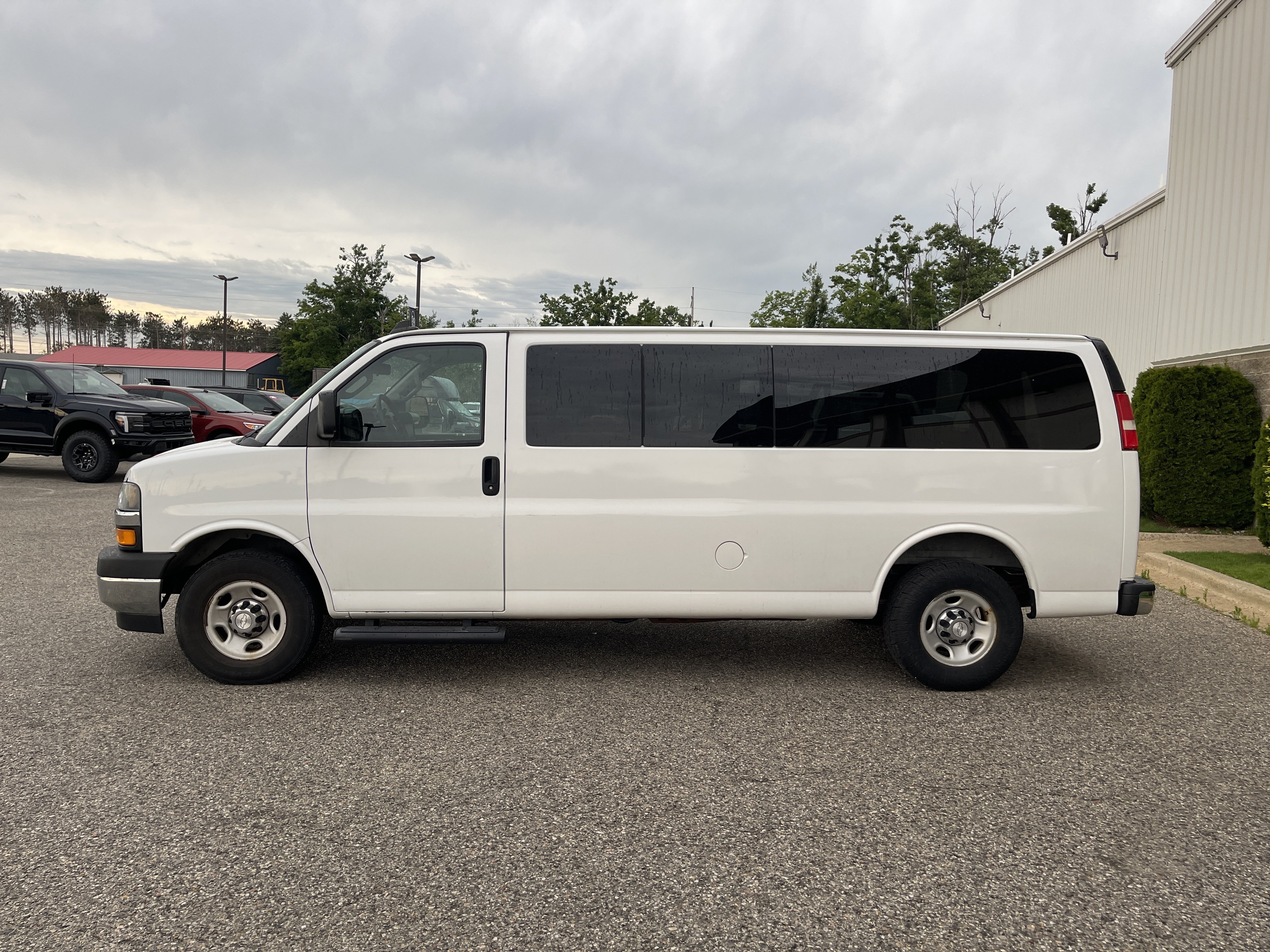 Used 2019 Chevrolet Express 3500 LT w/ LT Preferred Equipment Group RWD image 7