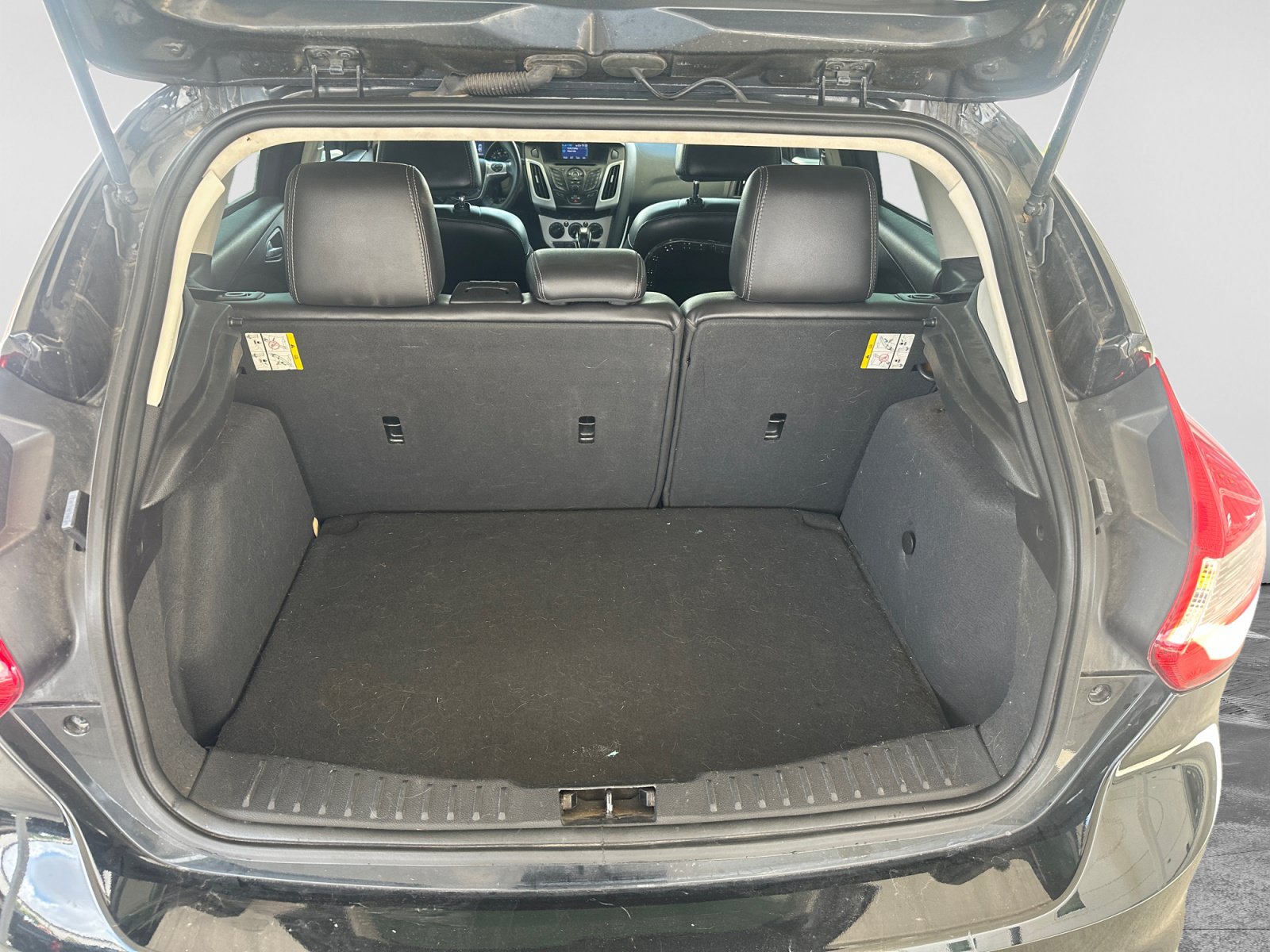 Used 2014 Ford Focus SE w/ Equipment Group 201A FWD image 18