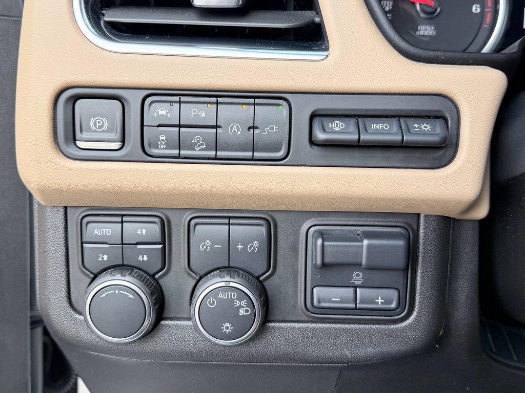 Used 2021 Chevrolet Suburban Premier w/ Premium Package image 12