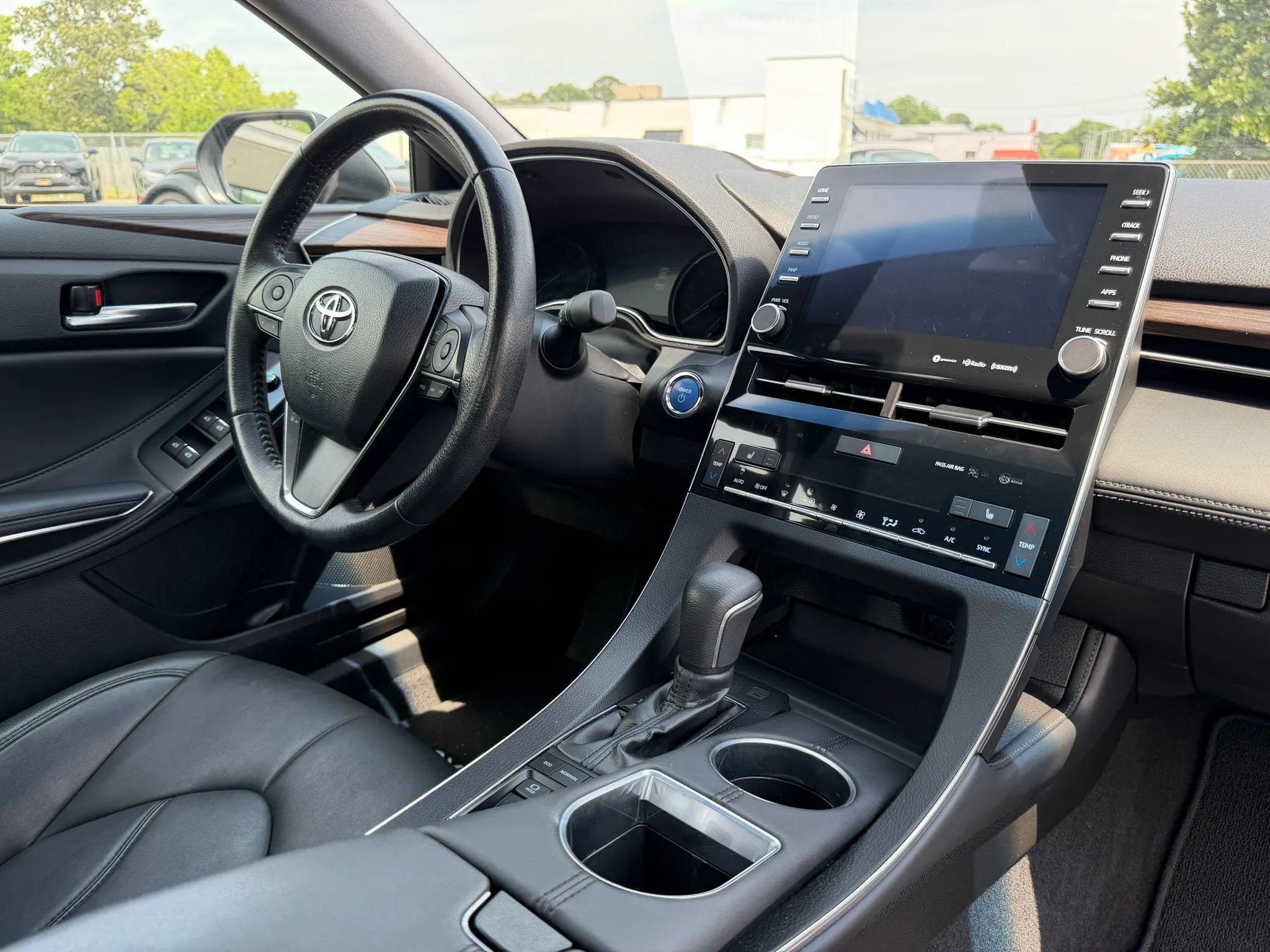 Used 2019 Toyota Avalon XLE FWD image 25