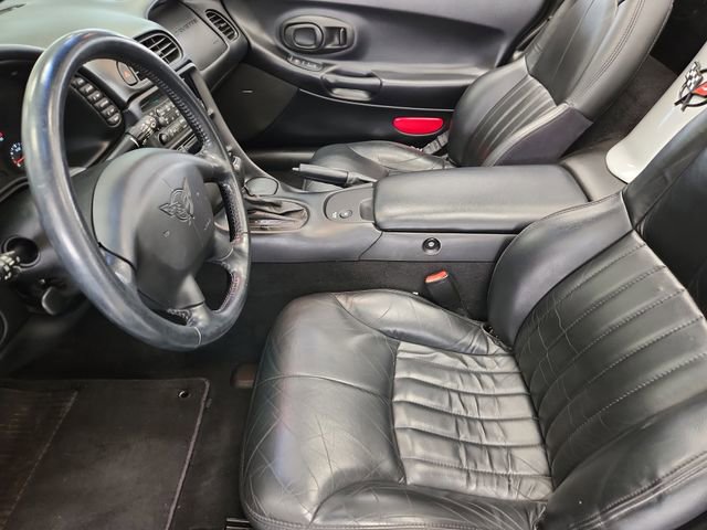 Used 2000 Chevrolet Corvette Convertible RWD image 8