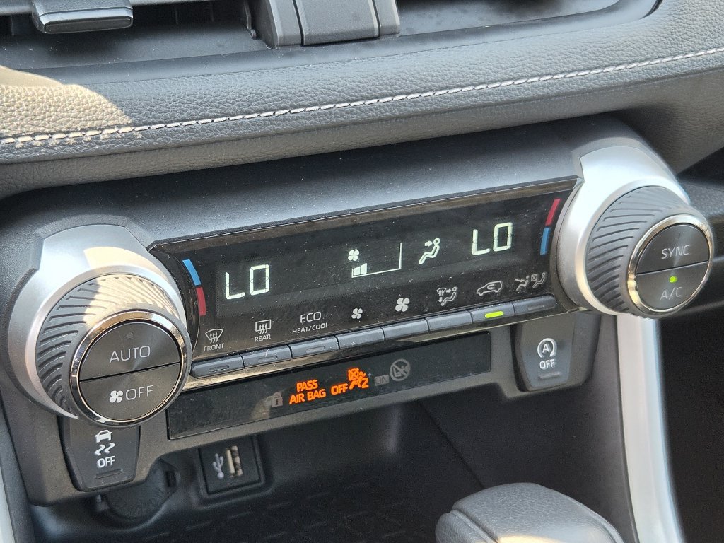 Used 2025 Toyota RAV4 XLE FWD image 20