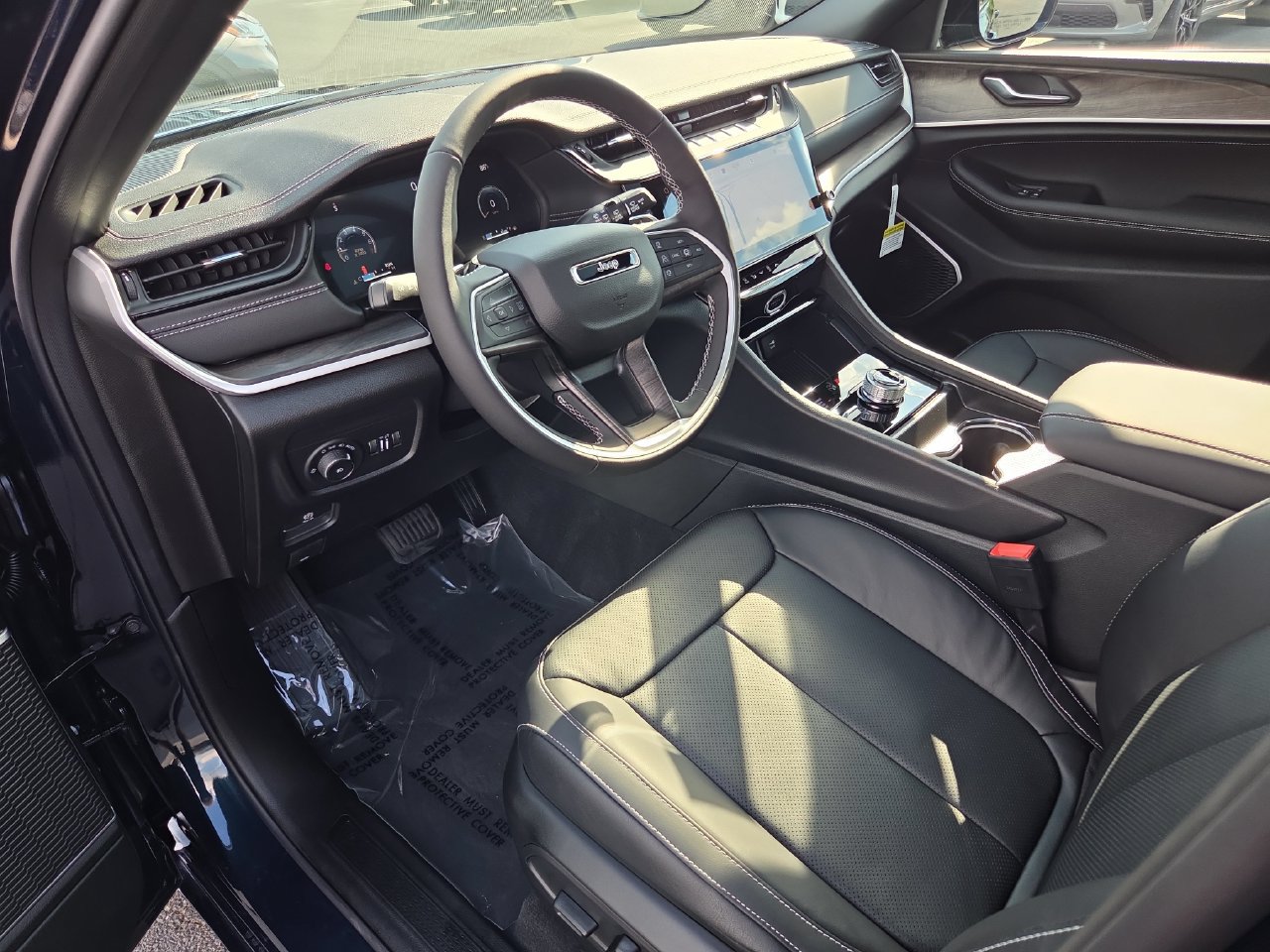 New 2027 Jeep Grand Cherokee Limited AWD/4WD image 2