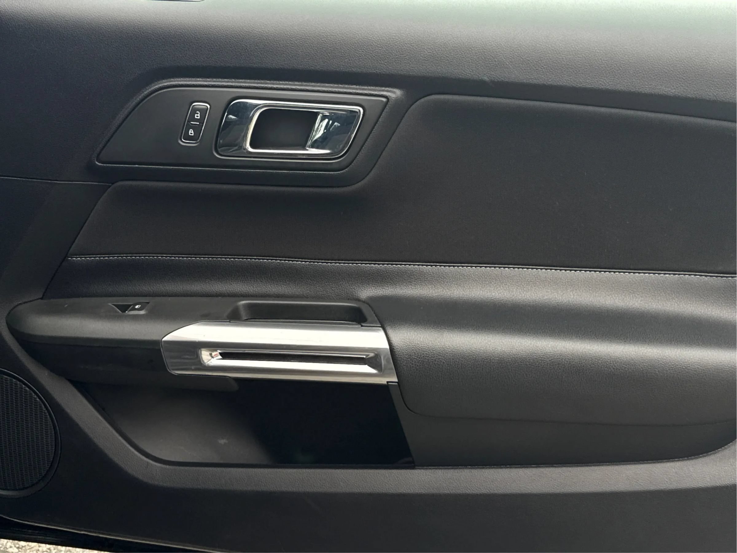 Used 2016 Ford Mustang Coupe RWD image 37