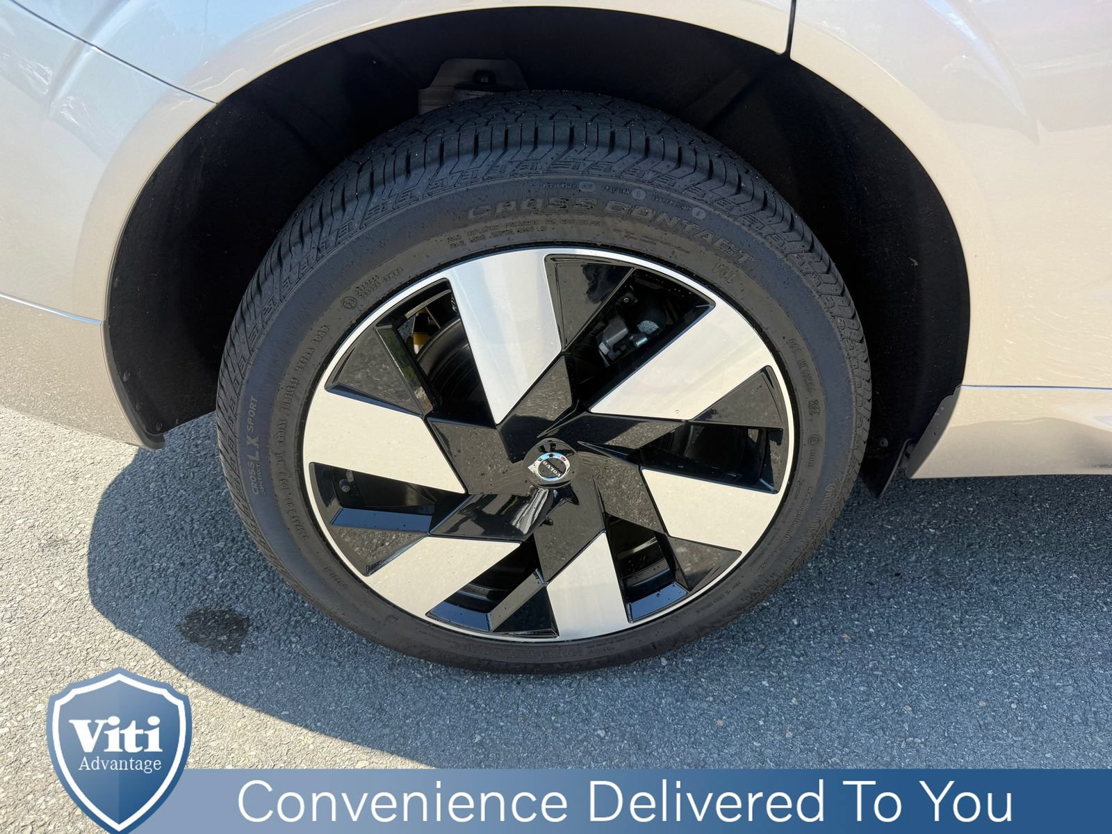 Certified 2025 Volvo XC60 T8 Plus w/ Protection Package Premier AWD/4WD image 14