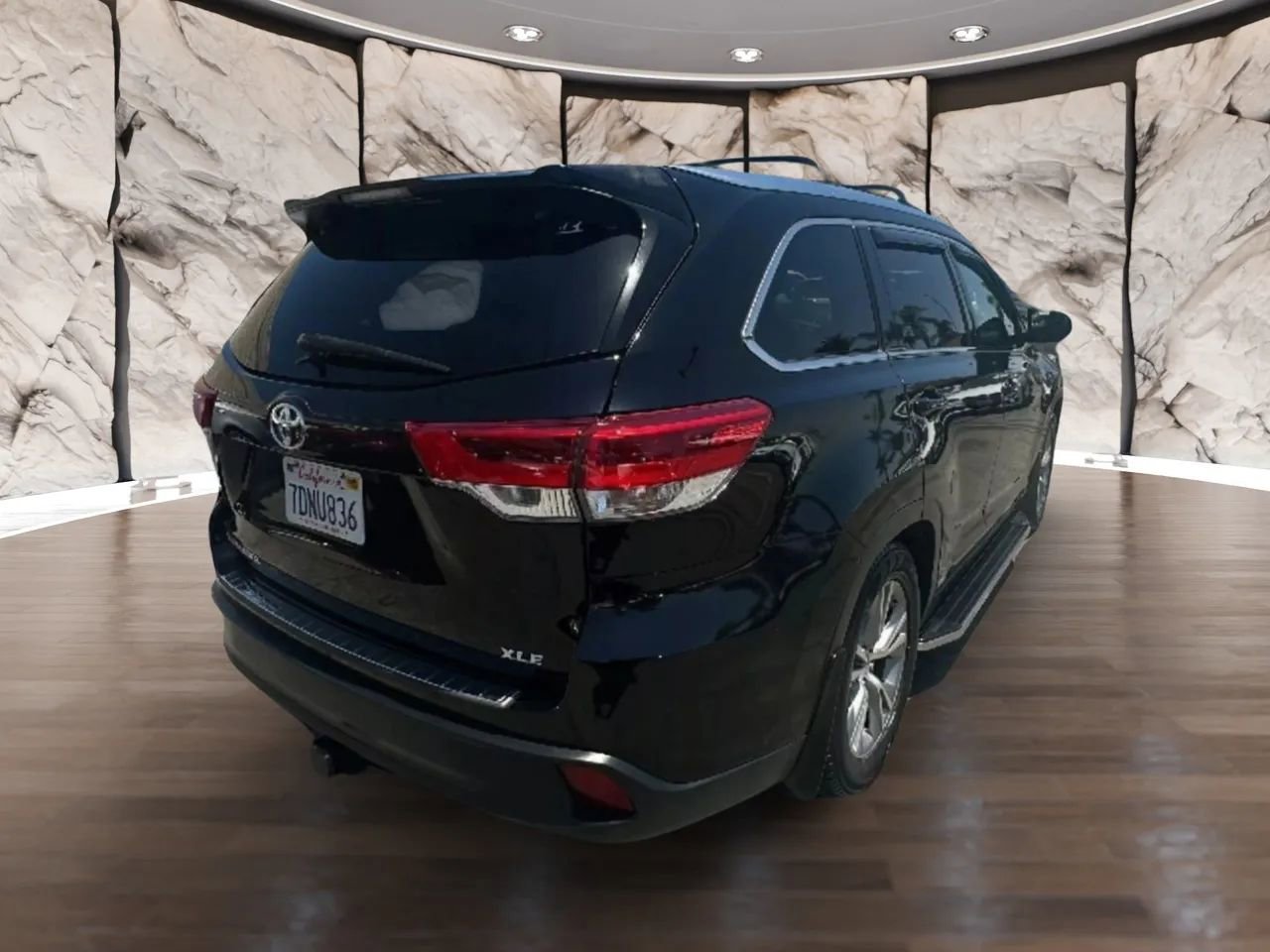 Used 2014 Toyota Highlander XLE image 6