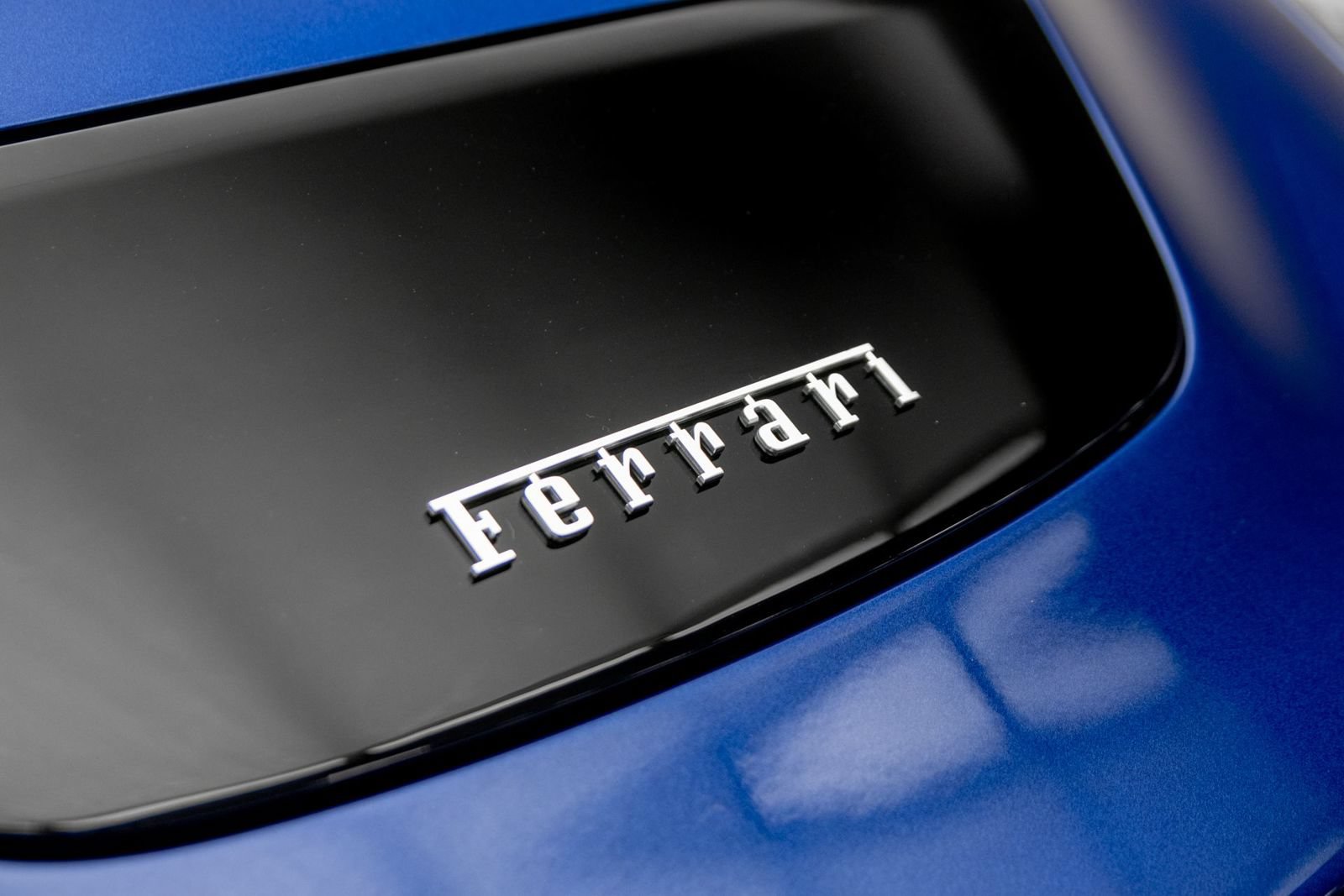 Used 2025 Ferrari Roma Spider RWD image 50