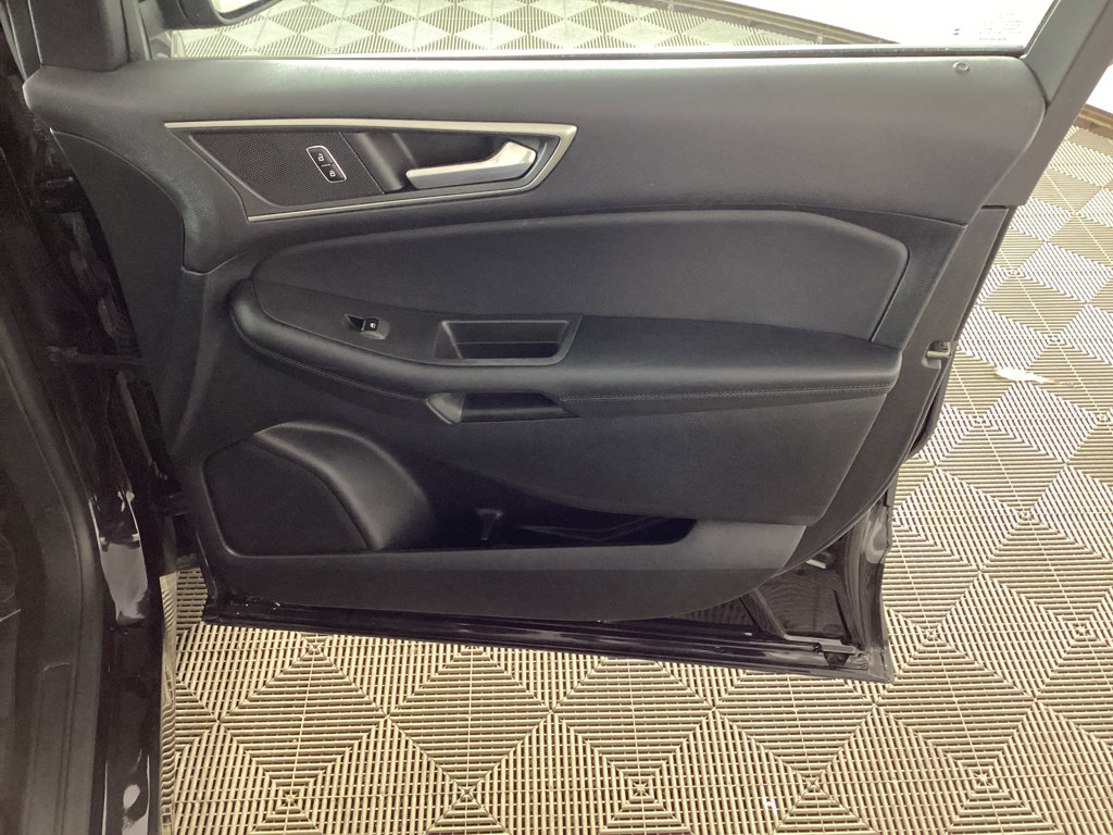 Used 2023 Ford Edge SEL w/ Convenience Package image 9