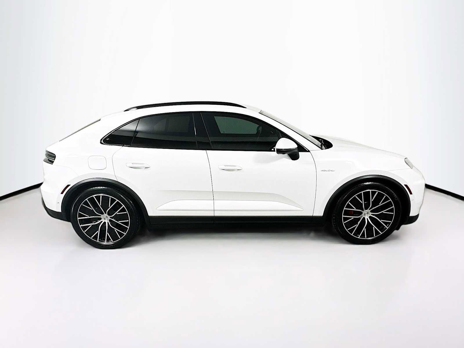 Certified 2025 Porsche Macan 4S Electric image 8