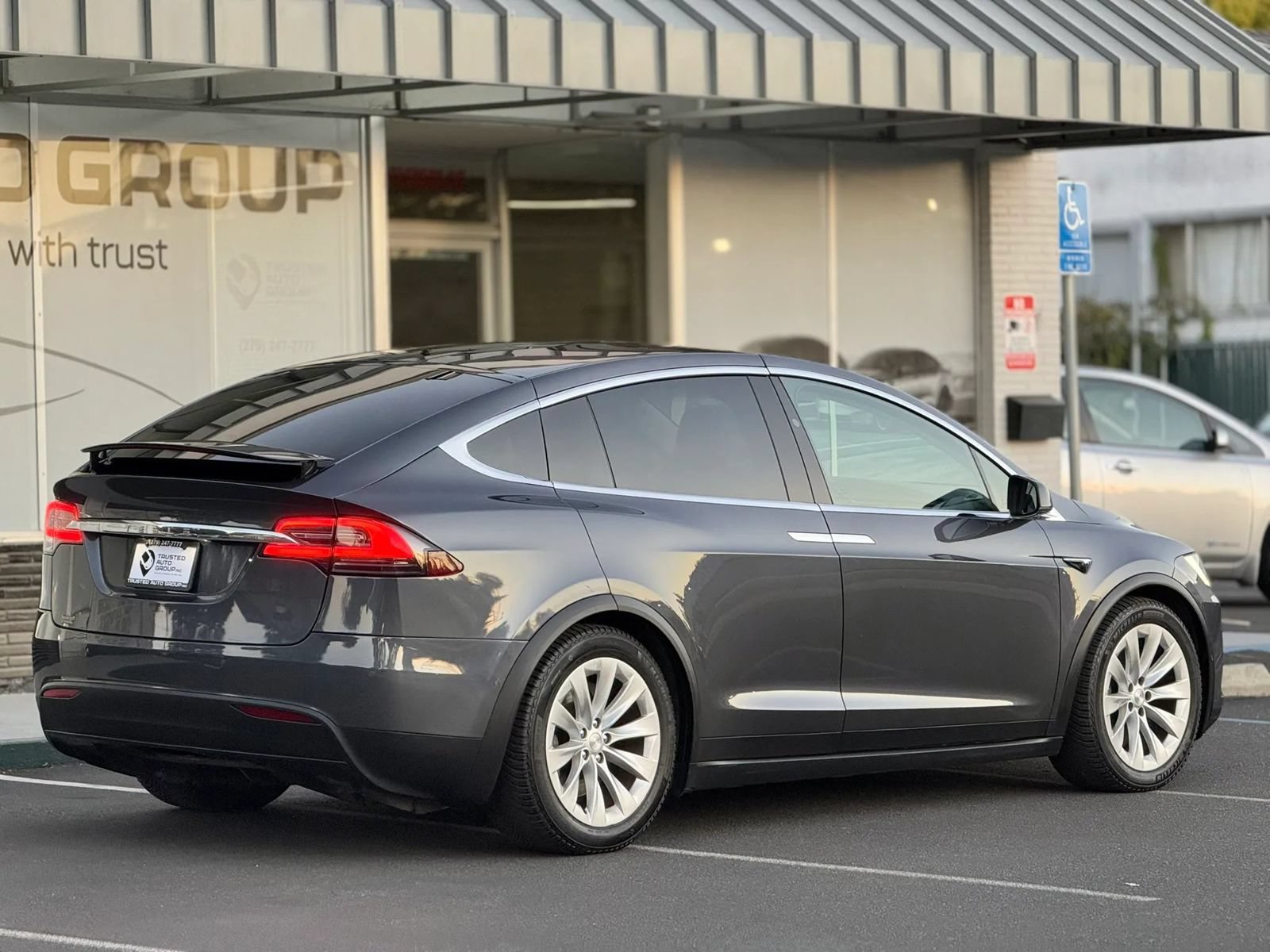 Used 2017 Tesla Model X 100D AWD/4WD image 10