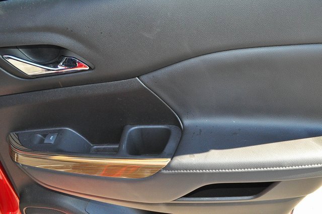 Used 2023 GMC Acadia SLE w/ Driver Convenience Package image 26