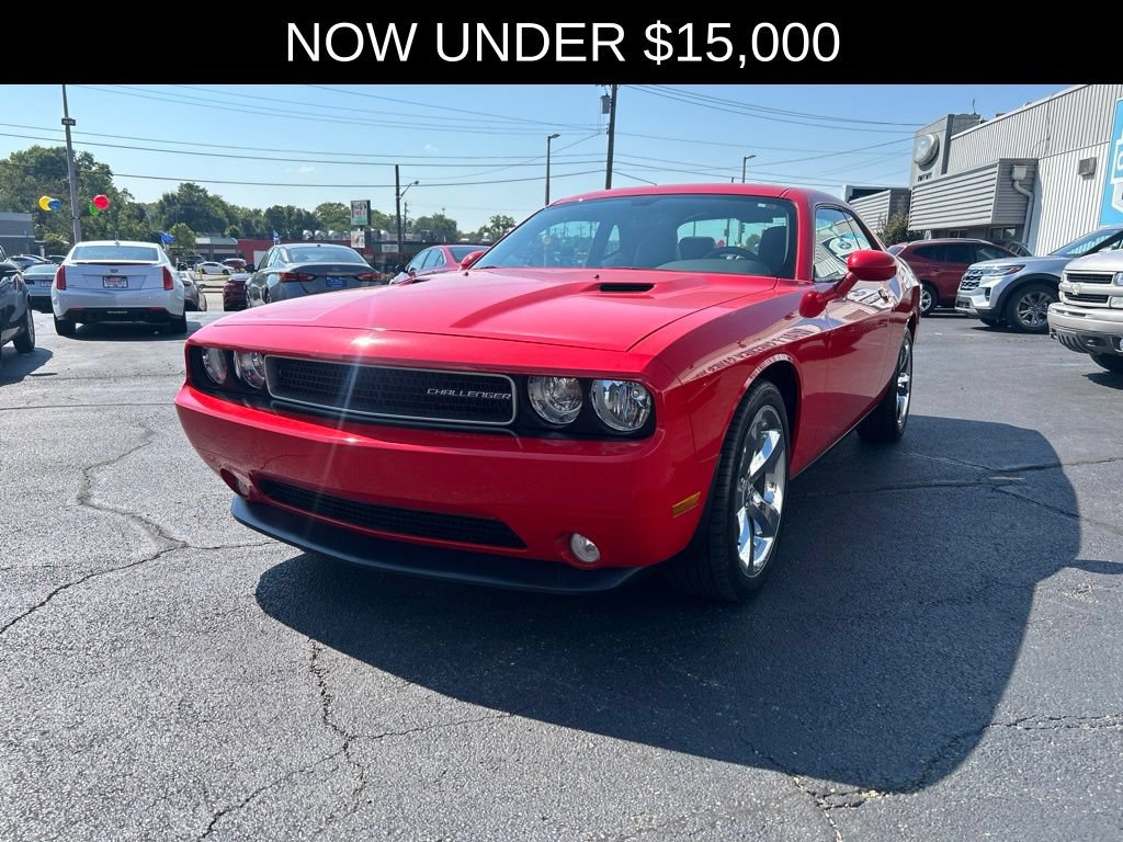 Used 2014 Dodge Challenger SXT Plus RWD image 2