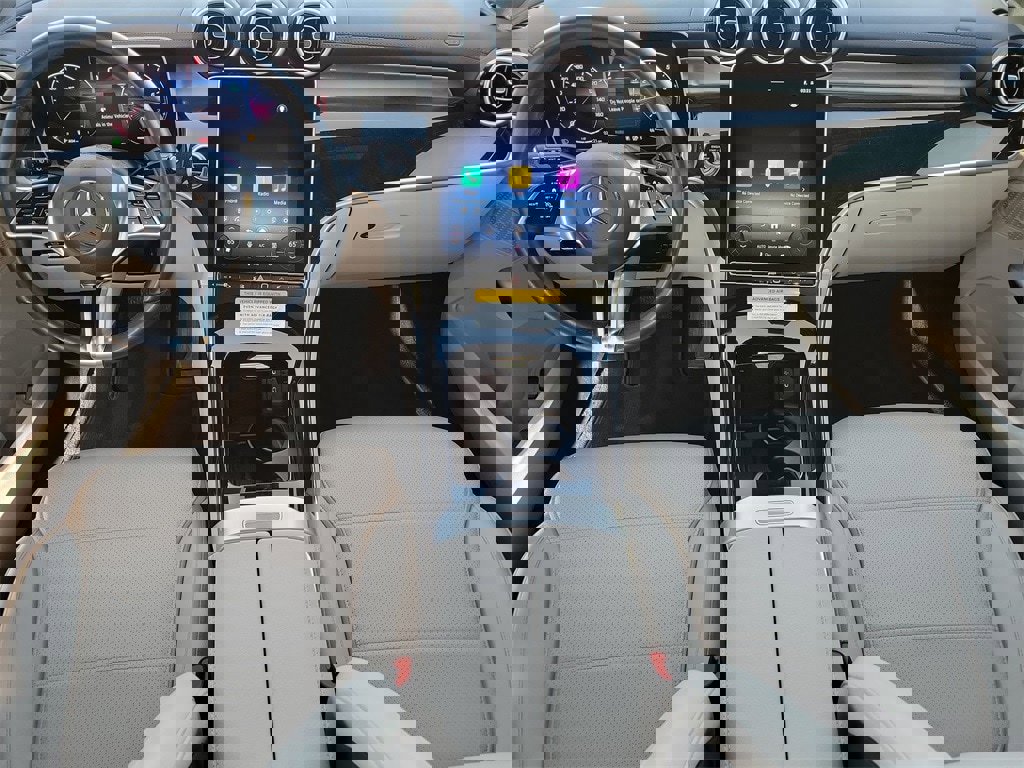 Used 2025 Mercedes-Benz GLC 300 4MATIC image 14