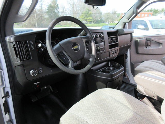 Used 2017 Chevrolet Express 3500 image 27