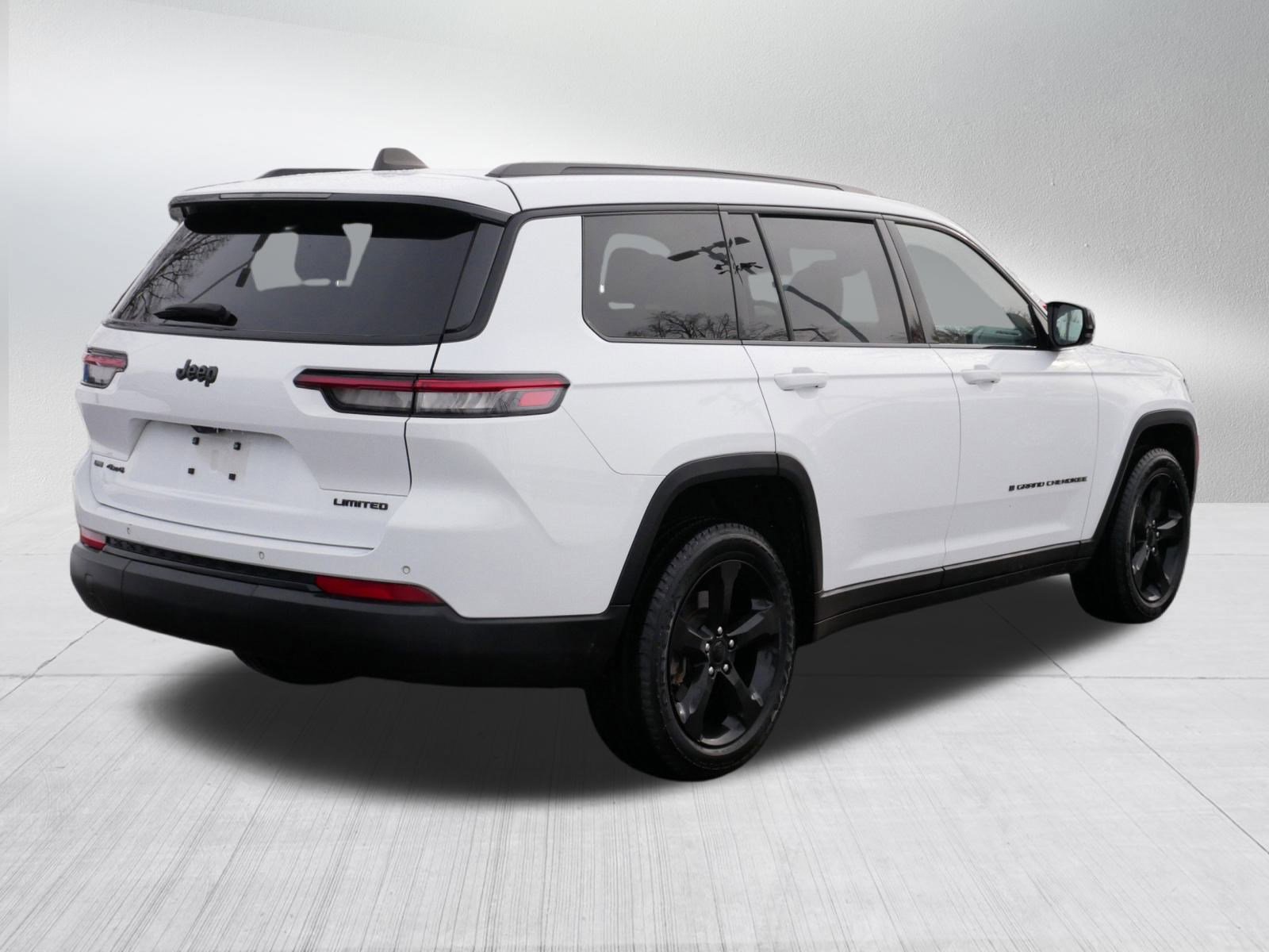 Certified 2023 Jeep Grand Cherokee L Limited w/ Black Appearance Package image 7