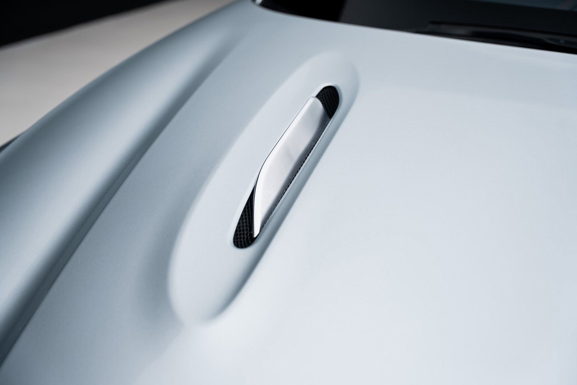 Used 2022 Aston Martin DBX image 13