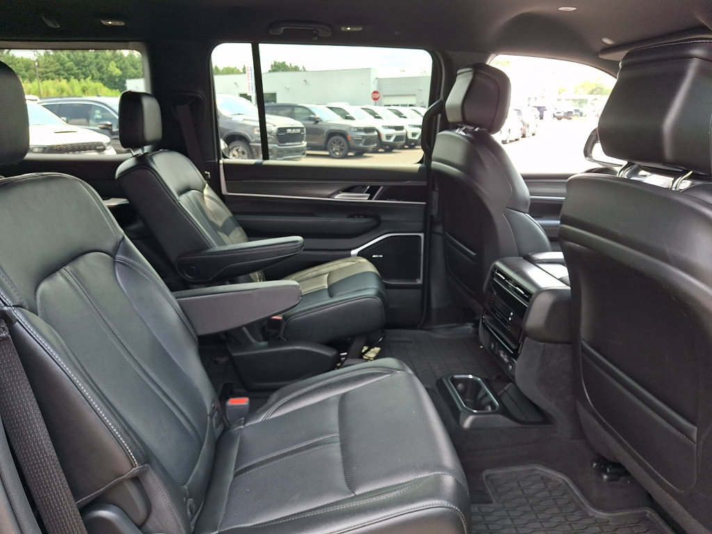 Used 2024 Jeep Wagoneer Series II AWD/4WD image 15