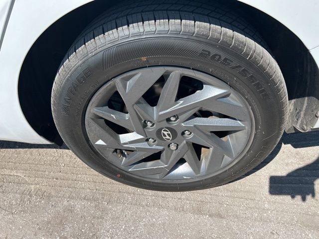 Used 2024 Hyundai Elantra SEL image 19