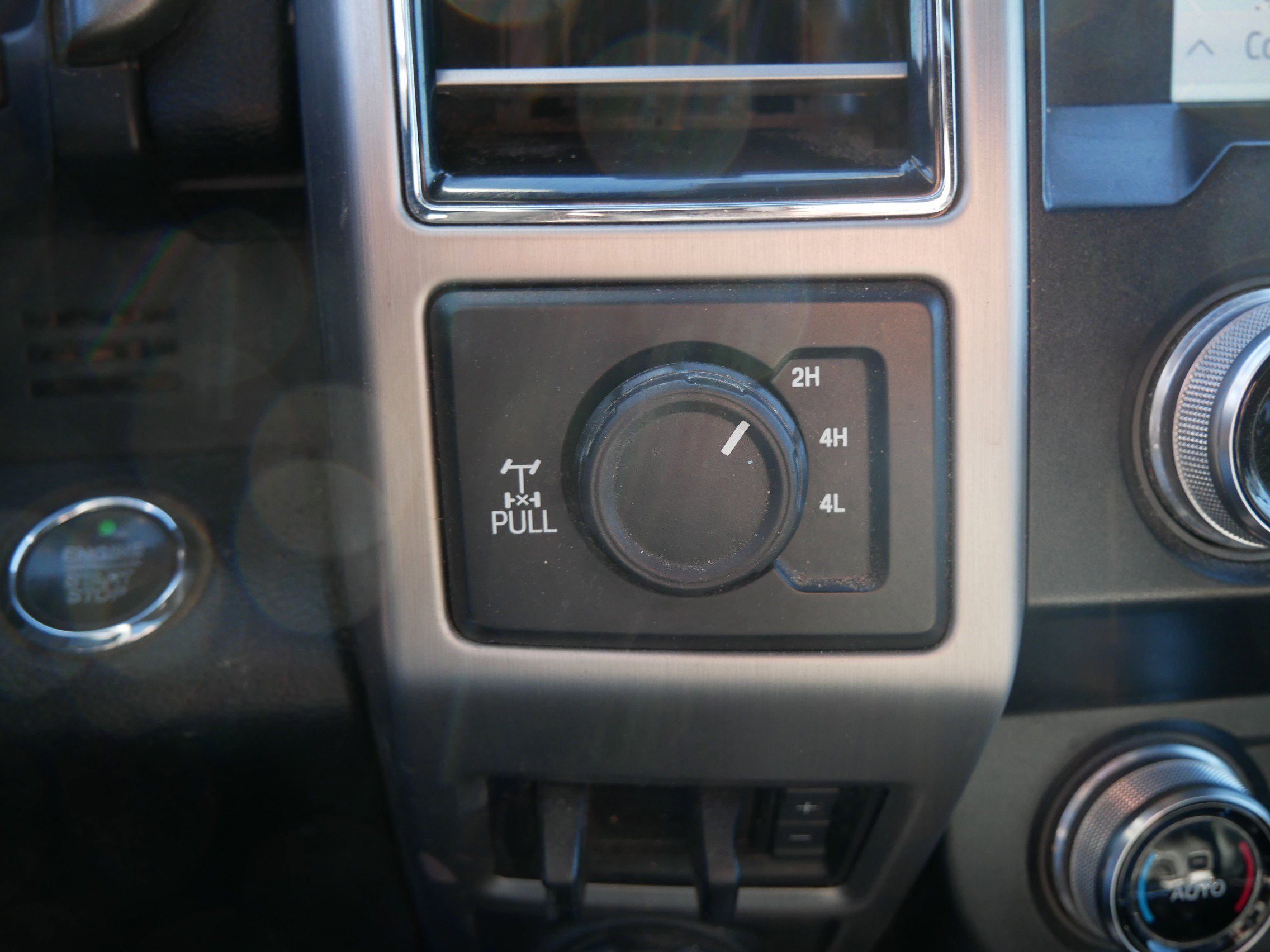 Used 2021 Ford F350 Platinum w/ Tremor Off-Road Package image 31