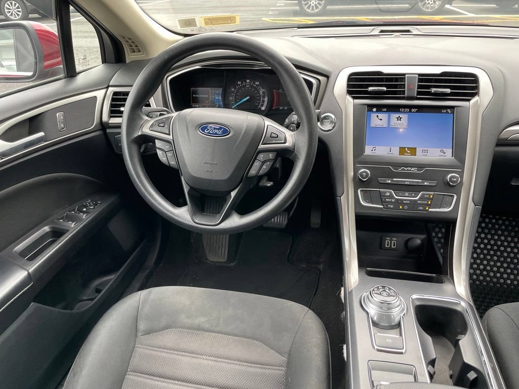Used 2019 Ford Fusion SE FWD image 8