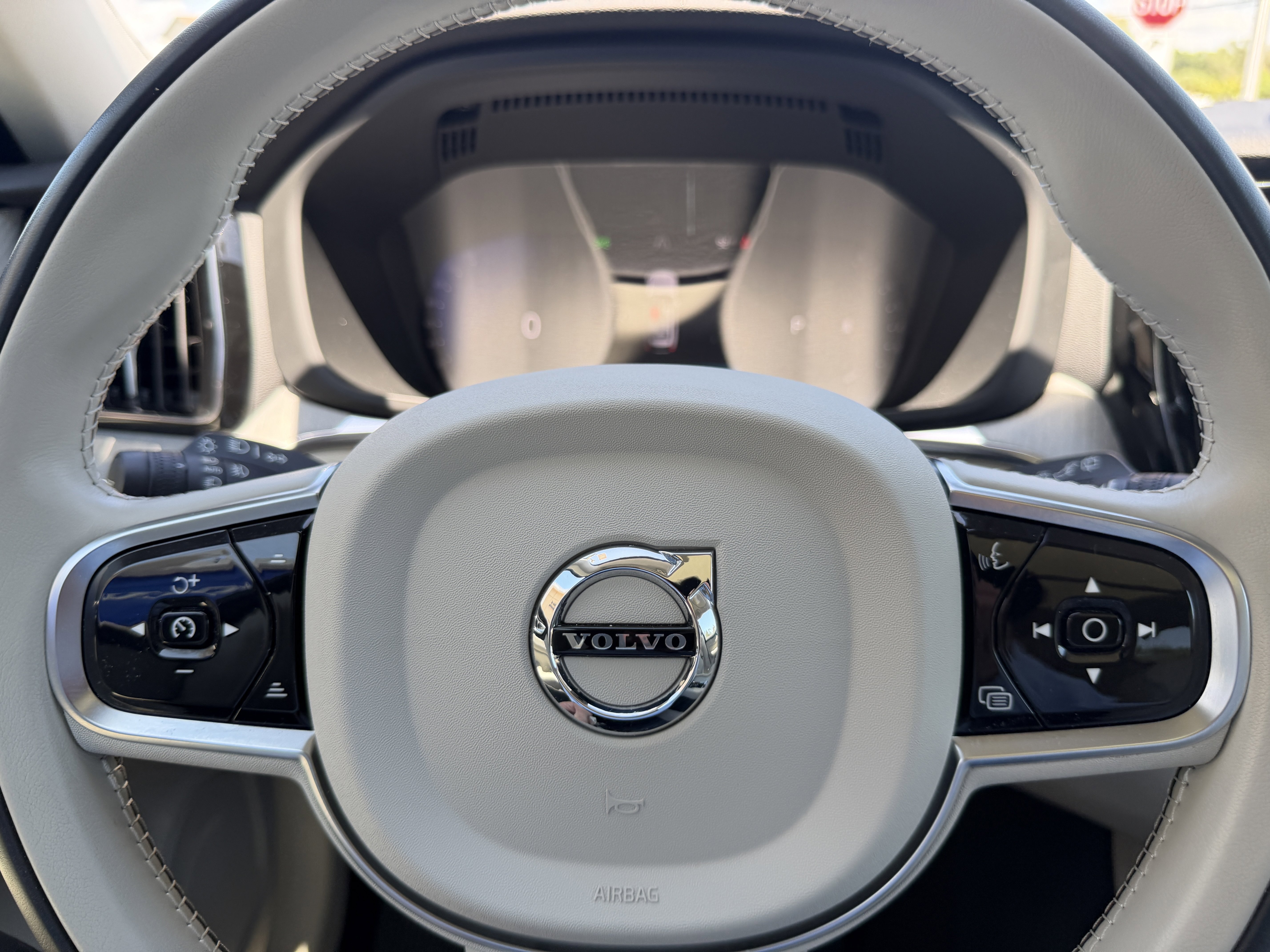 Certified 2024 Volvo XC60 B5 Plus w/ Climate Package AWD/4WD image 29