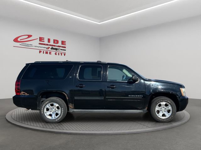 Used 2012 Chevrolet Suburban LT image 7